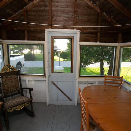 Fun Place With A Sandy Beach For Swimming, Boating, And Fishing, Featuring 3 Available Cabins Fenelon Falls Esterno foto