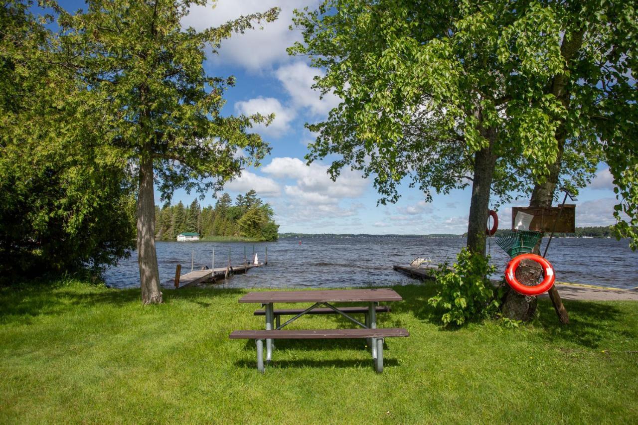 Fun Place With A Sandy Beach For Swimming, Boating, And Fishing, Featuring 3 Available Cabins Fenelon Falls Esterno foto