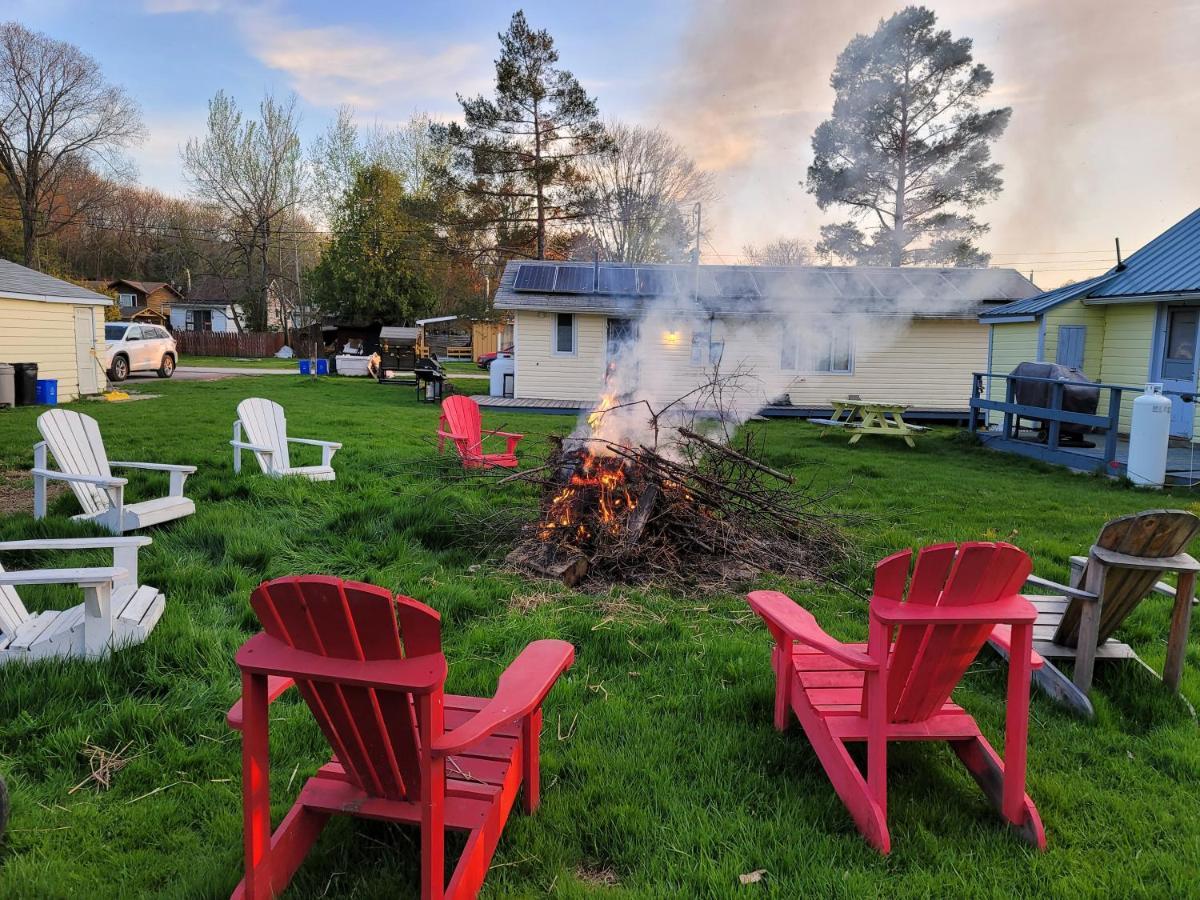 Fun Place With A Sandy Beach For Swimming, Boating, And Fishing, Featuring 3 Available Cabins Fenelon Falls Esterno foto