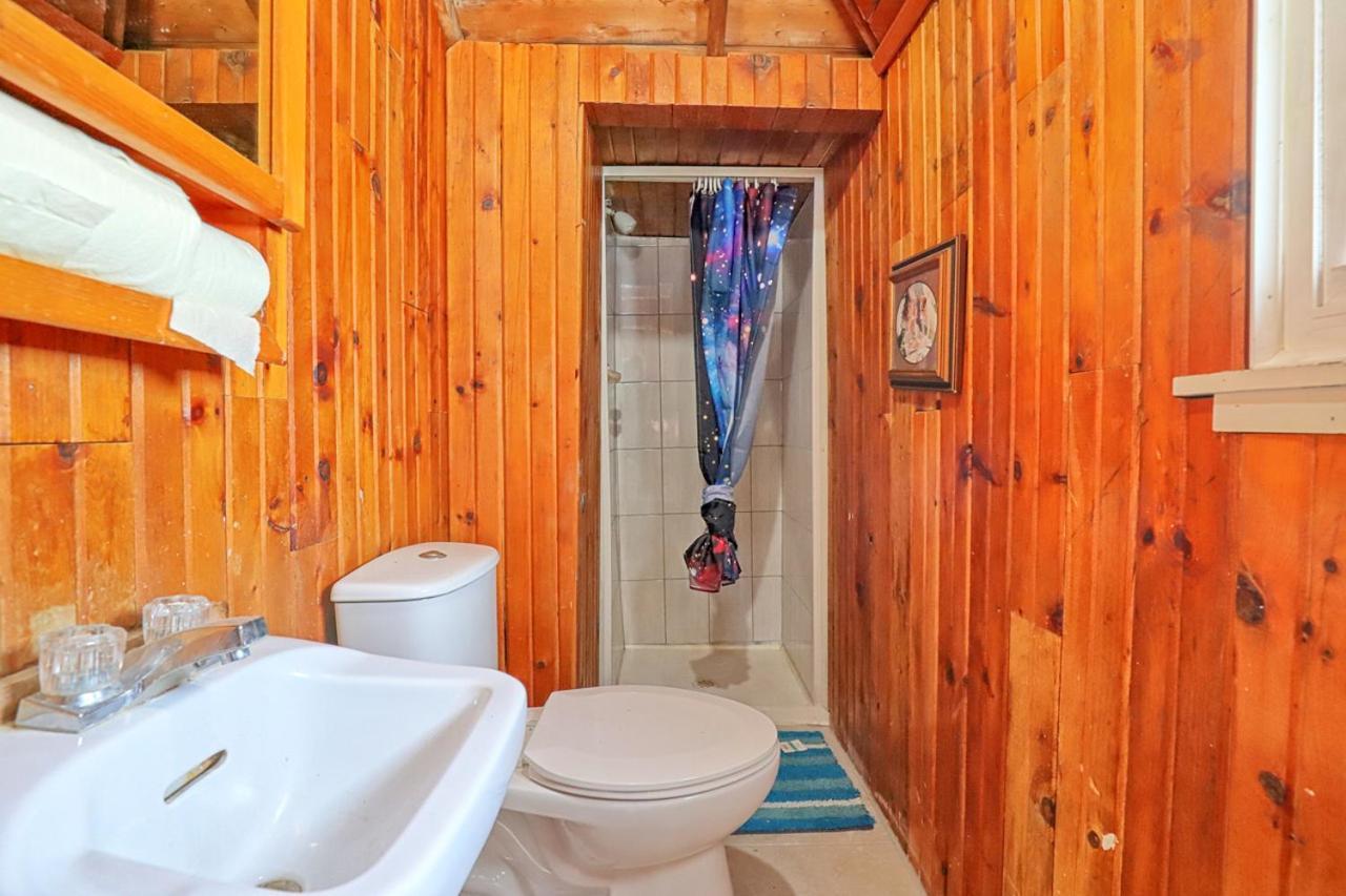 Fun Place With A Sandy Beach For Swimming, Boating, And Fishing, Featuring 3 Available Cabins Fenelon Falls Esterno foto