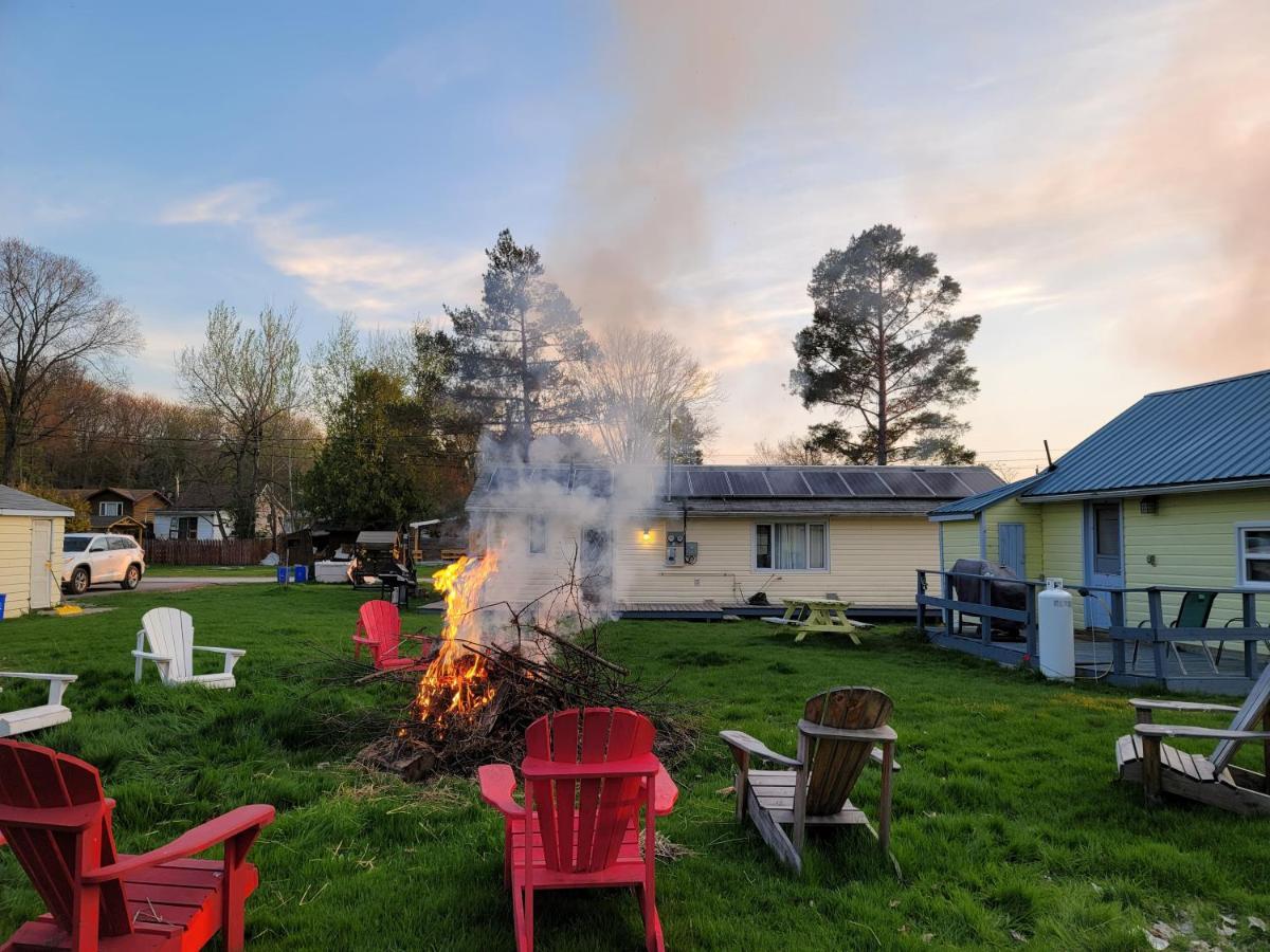 Fun Place With A Sandy Beach For Swimming, Boating, And Fishing, Featuring 3 Available Cabins Fenelon Falls Esterno foto