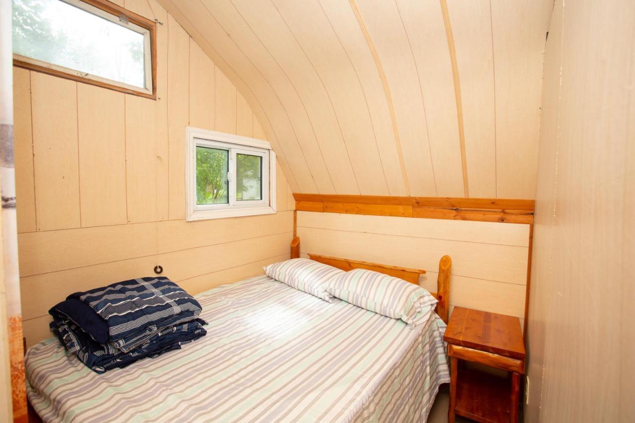 Fun Place With A Sandy Beach For Swimming, Boating, And Fishing, Featuring 3 Available Cabins Fenelon Falls Esterno foto