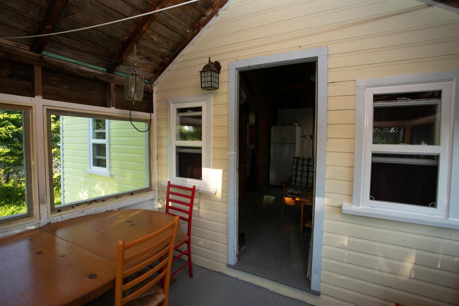 Fun Place With A Sandy Beach For Swimming, Boating, And Fishing, Featuring 3 Available Cabins Fenelon Falls Esterno foto