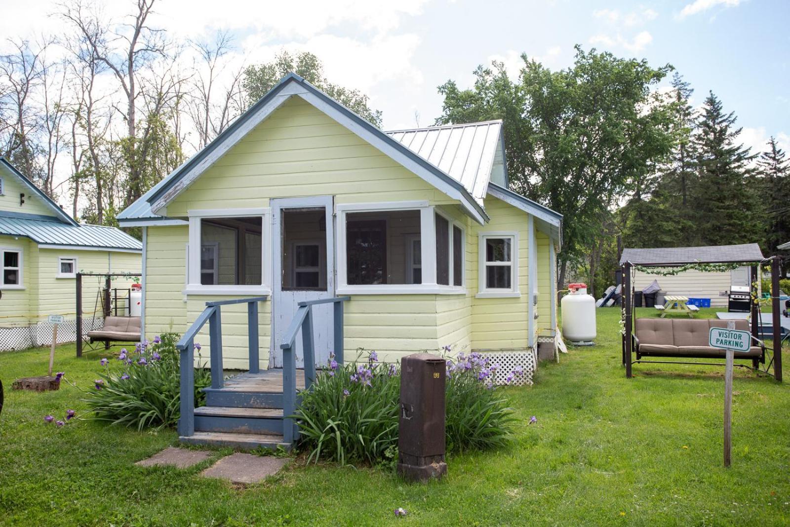 Fun Place With A Sandy Beach For Swimming, Boating, And Fishing, Featuring 3 Available Cabins Fenelon Falls Esterno foto