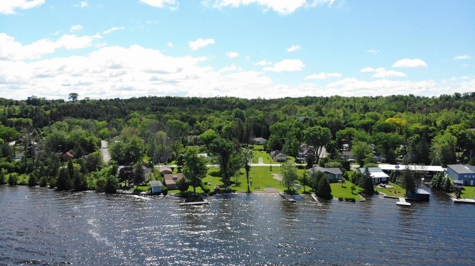 Fun Place With A Sandy Beach For Swimming, Boating, And Fishing, Featuring 3 Available Cabins Fenelon Falls Esterno foto
