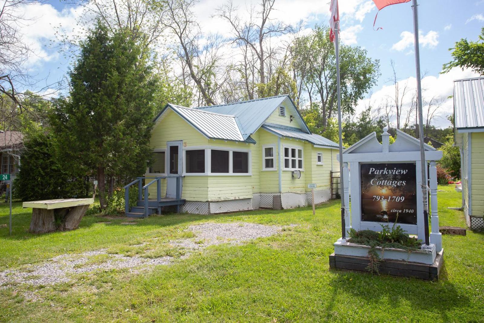 Fun Place With A Sandy Beach For Swimming, Boating, And Fishing, Featuring 3 Available Cabins Fenelon Falls Esterno foto
