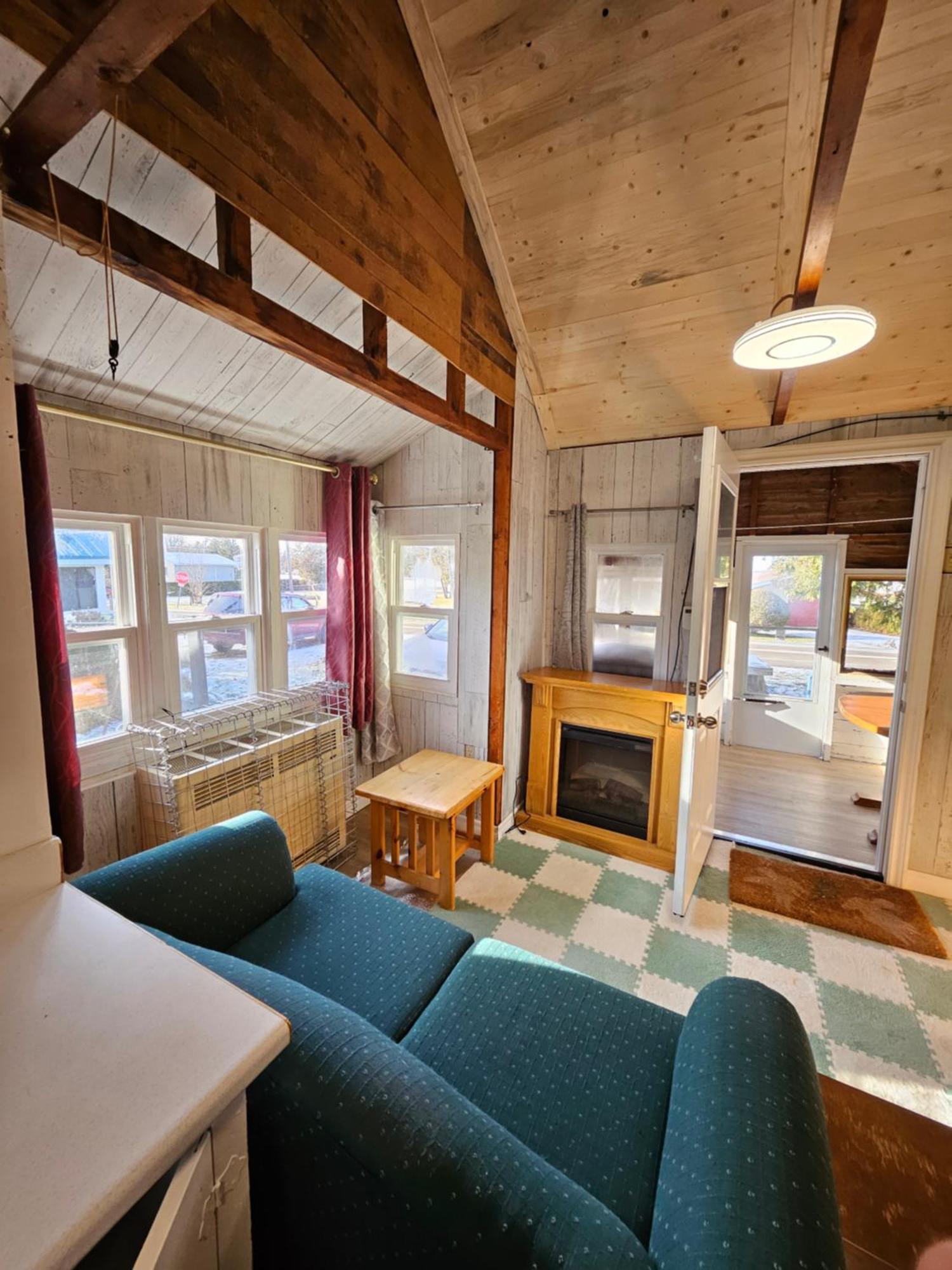 Fun Place With A Sandy Beach For Swimming, Boating, And Fishing, Featuring 3 Available Cabins Fenelon Falls Esterno foto
